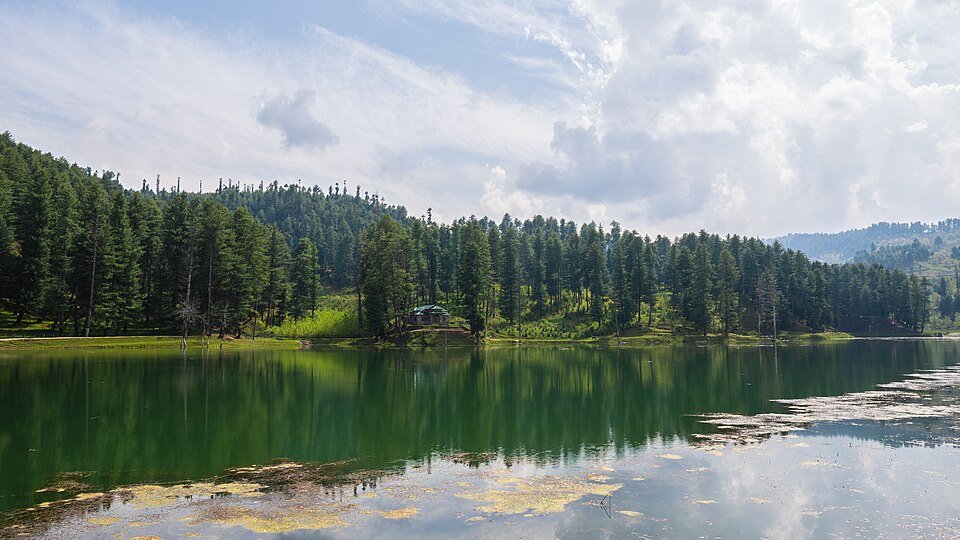 Travellers enjoying a meadow picnic in Yusmarg